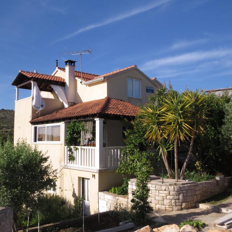 Apartmani Rita Milna  Extérieur photo